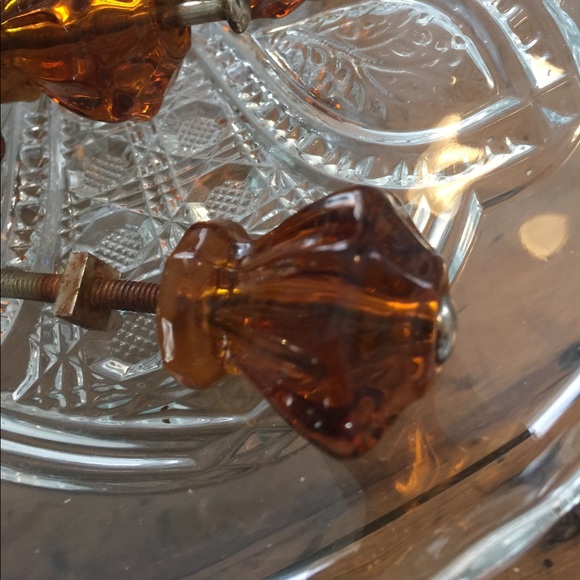 8 amber glass knobs - Picture 3 of 5
